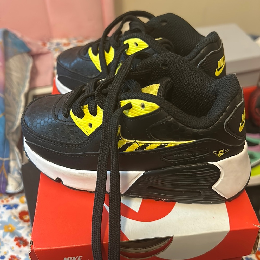 Nike air max 90 LTR SIZE 9c barely worn